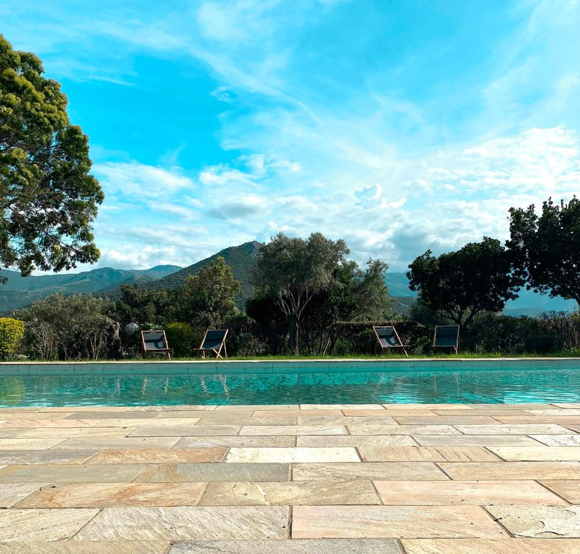 Villas avec piscine chauffée proches de Lozari