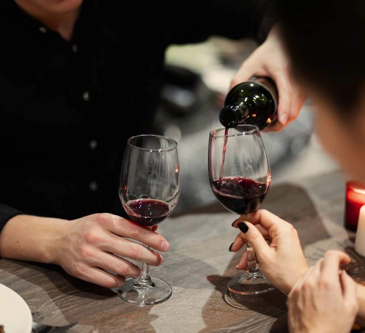 Dégustation de vin corse en Balagne au domaine 5 étoiles l'Écrin des Bois