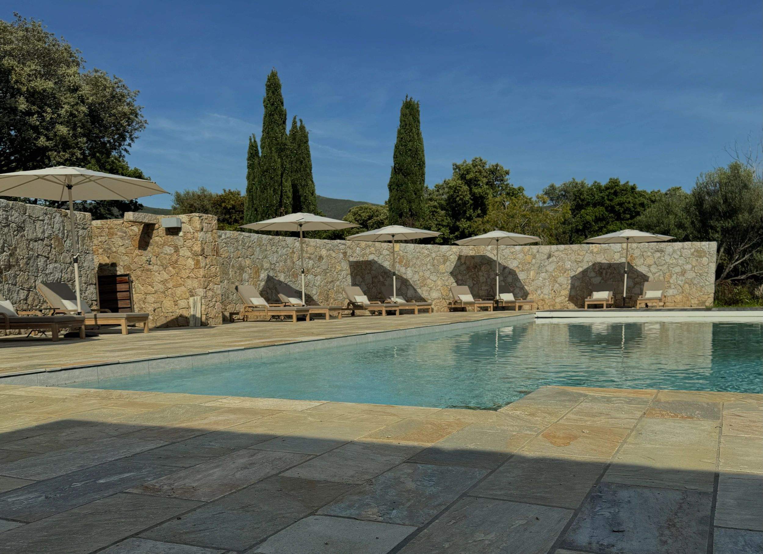 Domaine avec piscine chauffée près d’île Rousse