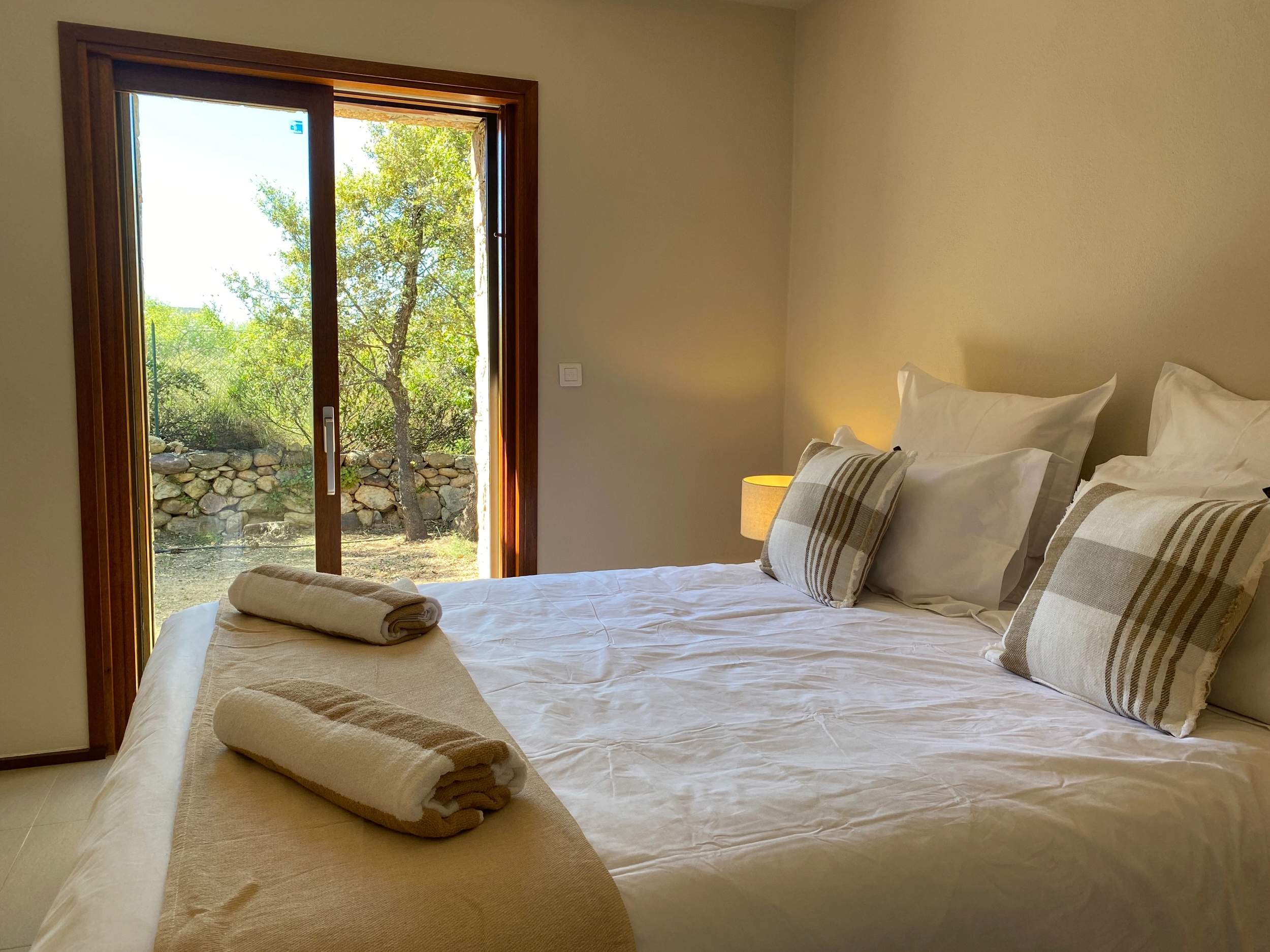 La grande chambre de la villa l'Albitru