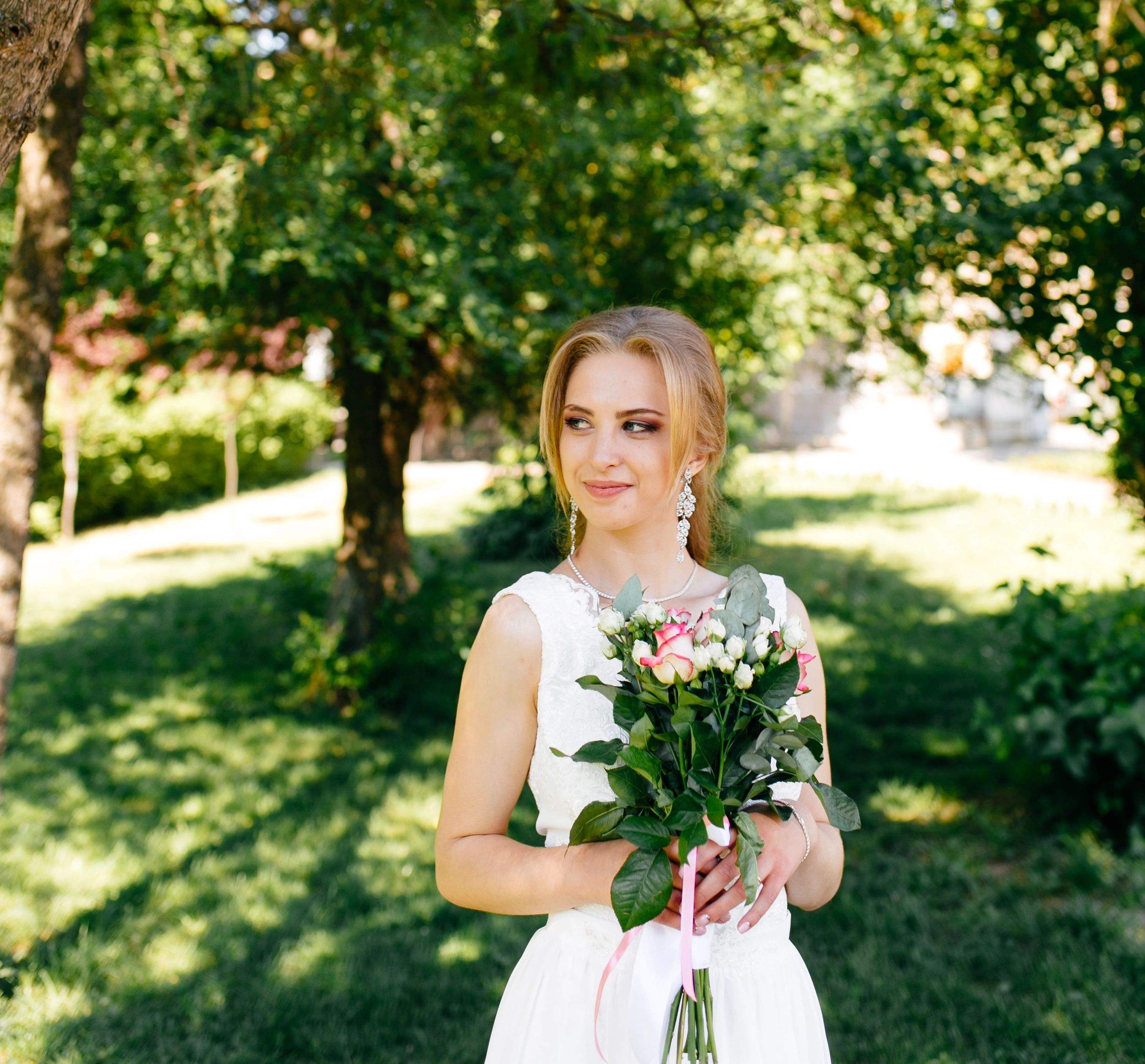Séance photo personnalisée dans le jardin du domaine 5 étoiles l'Écrin des Bois en Balagne