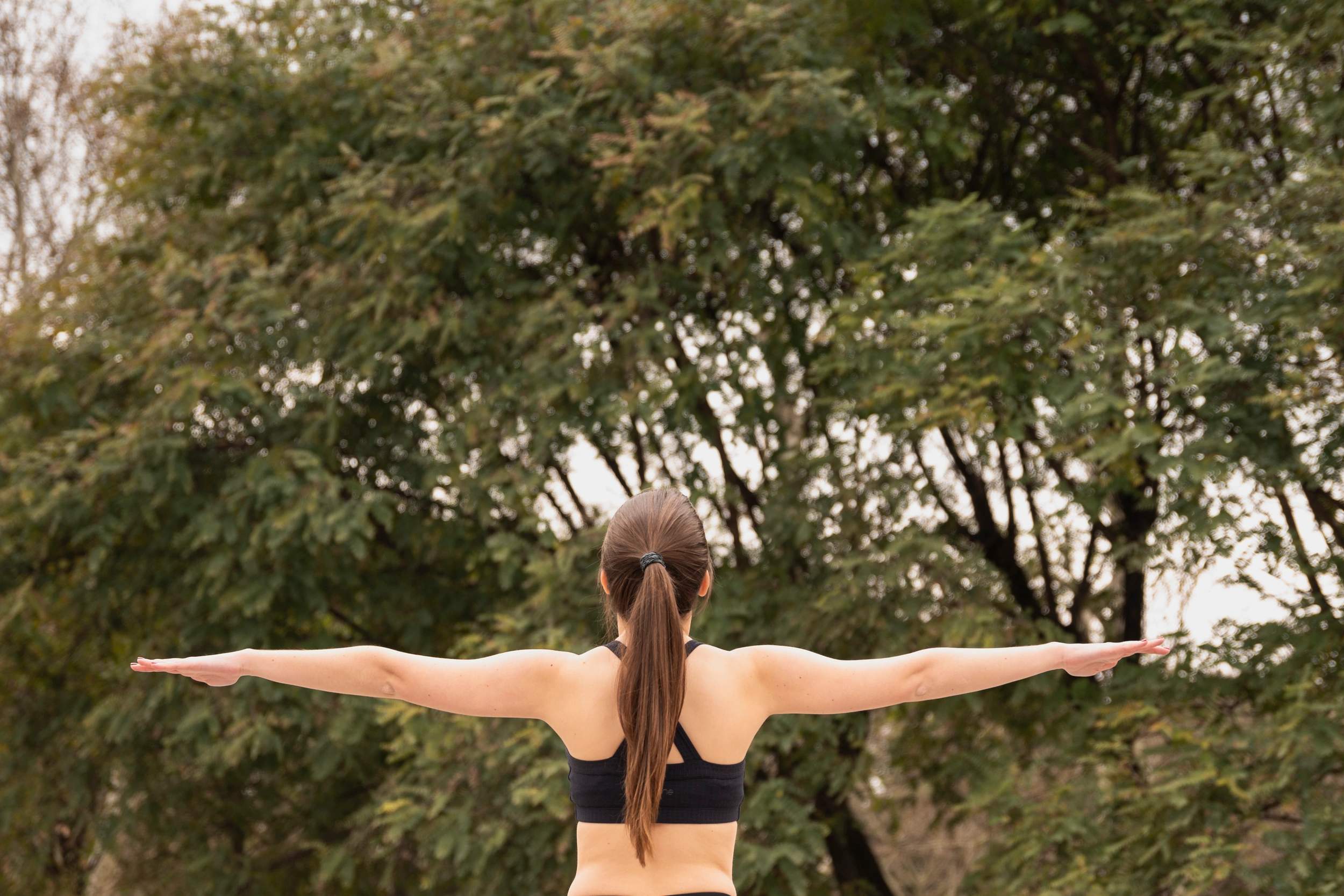 Séance de bien-être en plein air au domaine 5 étoiles L’Écrin des Bois en Balagne